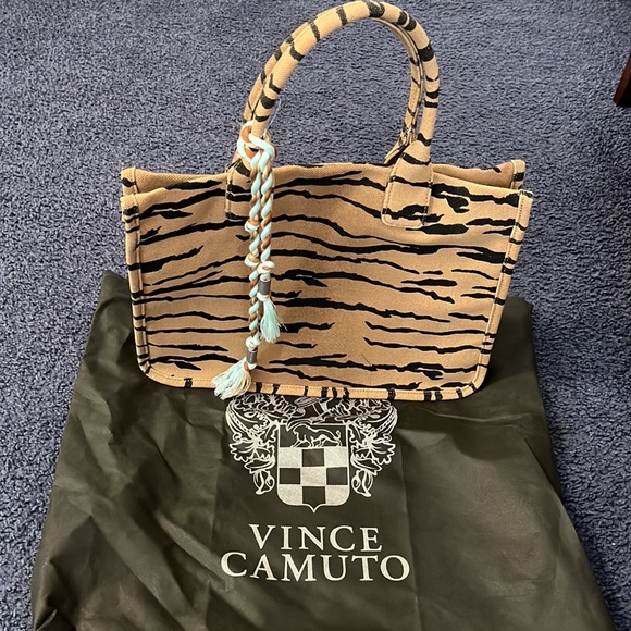 Vince Camuto tote - Picture 2 of 8
